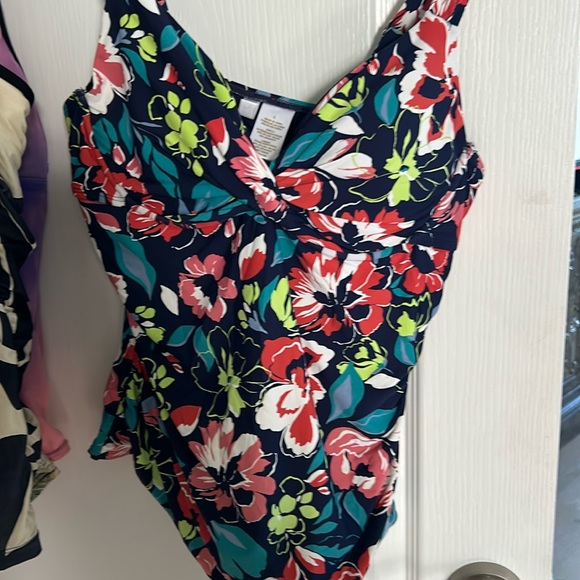 4- swimsuit tops , used ,Different brands , exposure,profile, jag, Anne Cole. - Picture 1 of 9